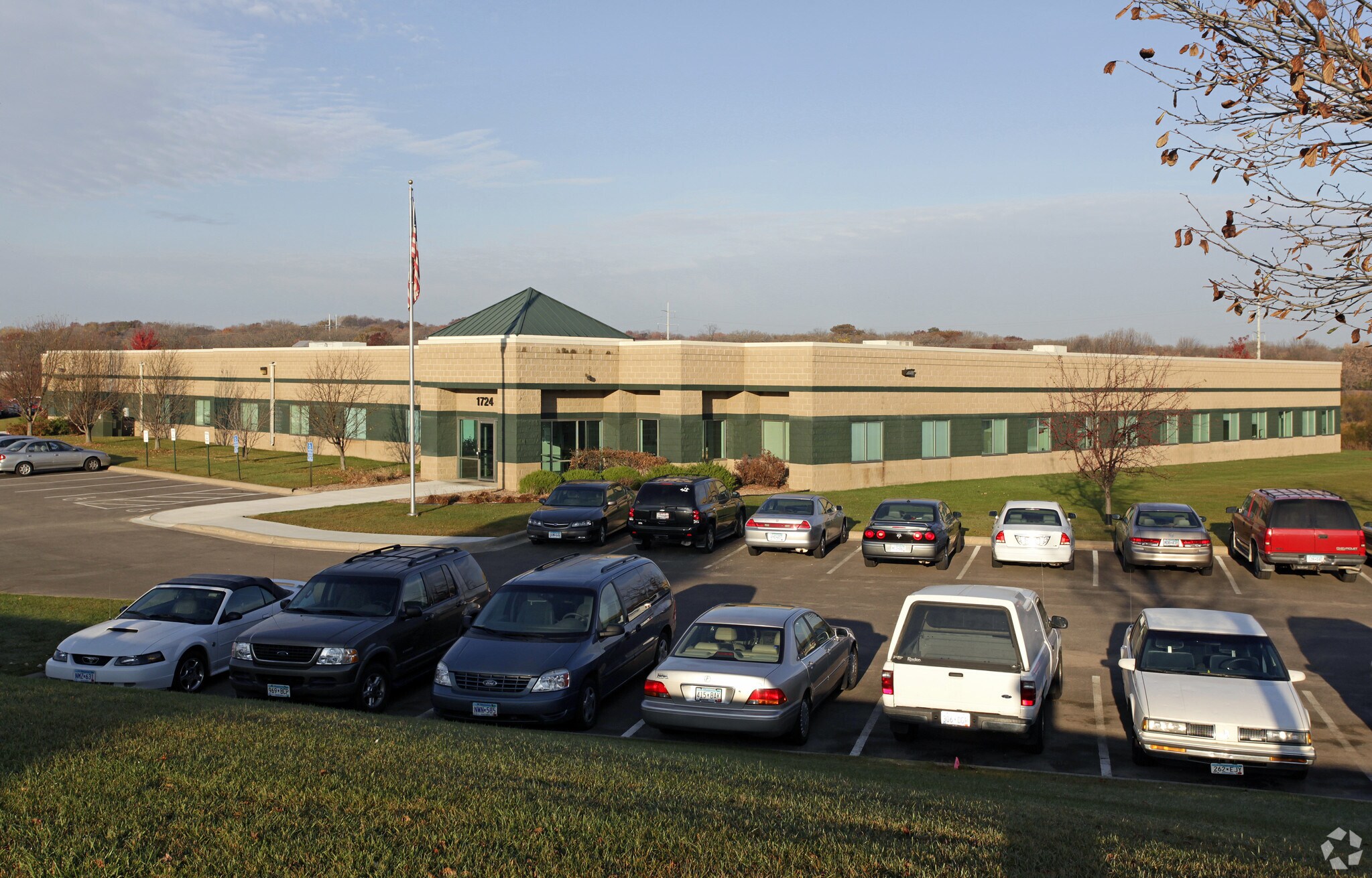 1724 W Lake Dr Chanhassen, MN 55317 Flex Property for Sale on