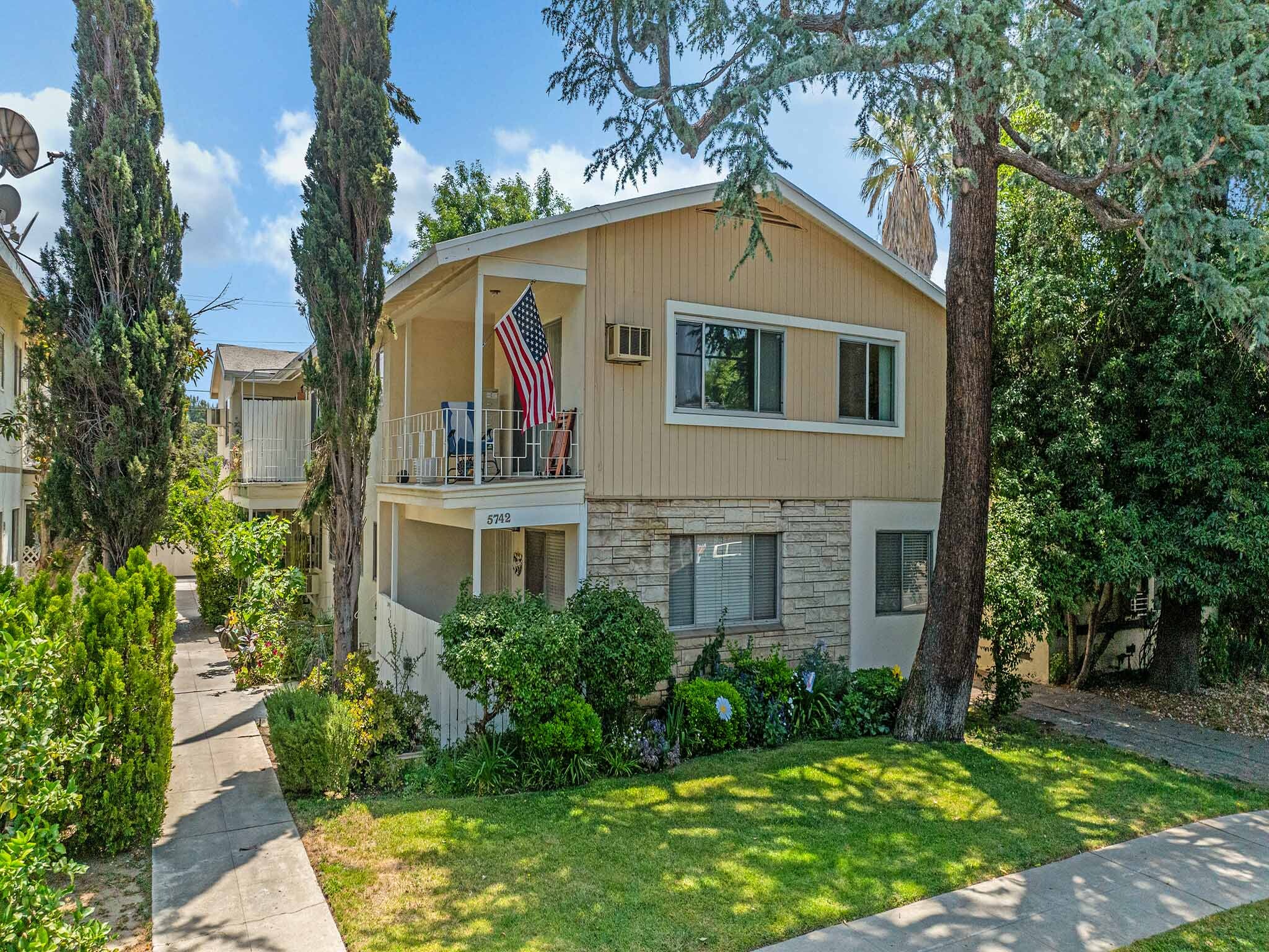 5742 Hazeltine Ave, Van Nuys, CA for Sale