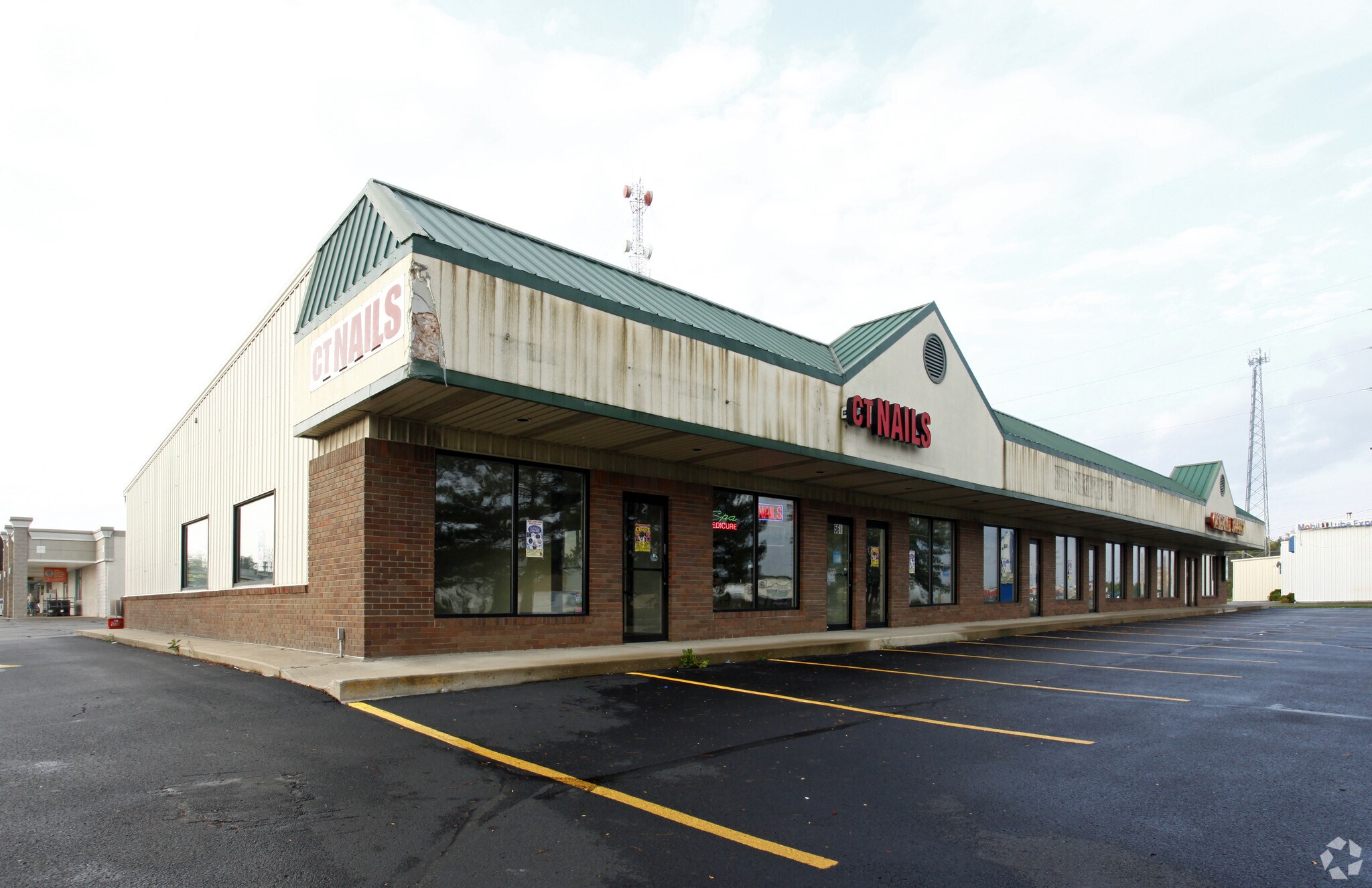 561 N Line St Columbia City, IN 46725 Retail Property for Sale on