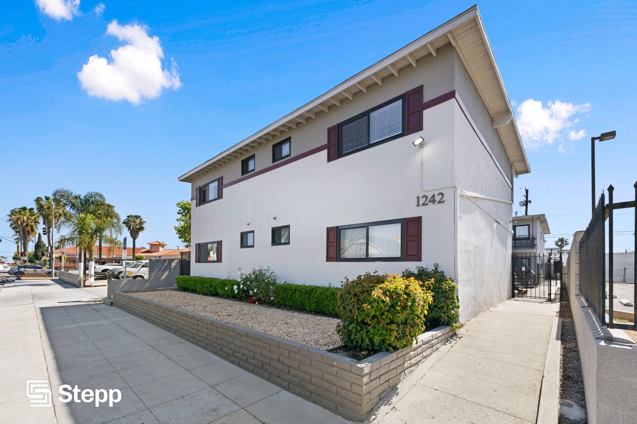 1242 Cedar Ave, Long Beach, CA for Sale