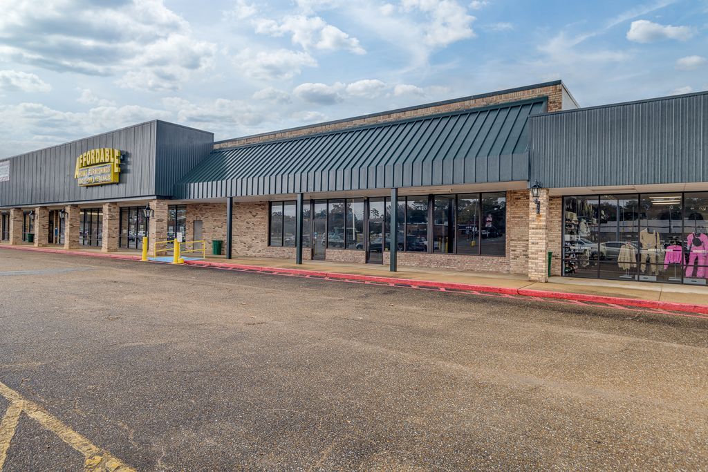 2031 E Madison Ave, Bastrop, LA for Rent