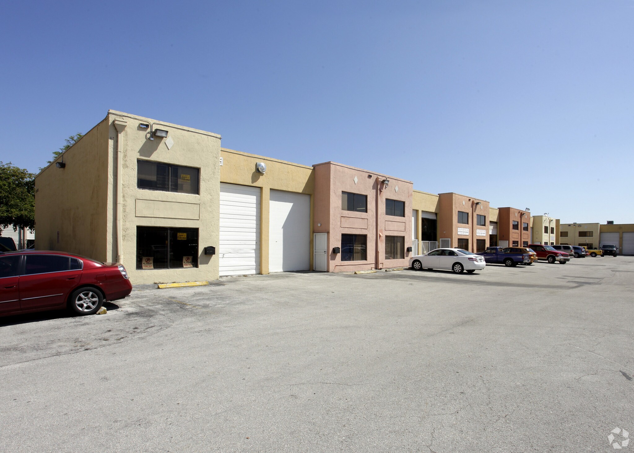 1670 W 39th Pl, Hialeah, FL for Sale