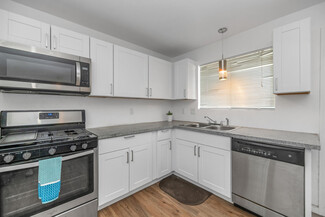 Phoenix, AZ Apartments - 715 W Cinnabar Ave