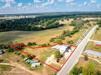 Gonzales, TX Restaurant - 14395 E Hwy 90A
