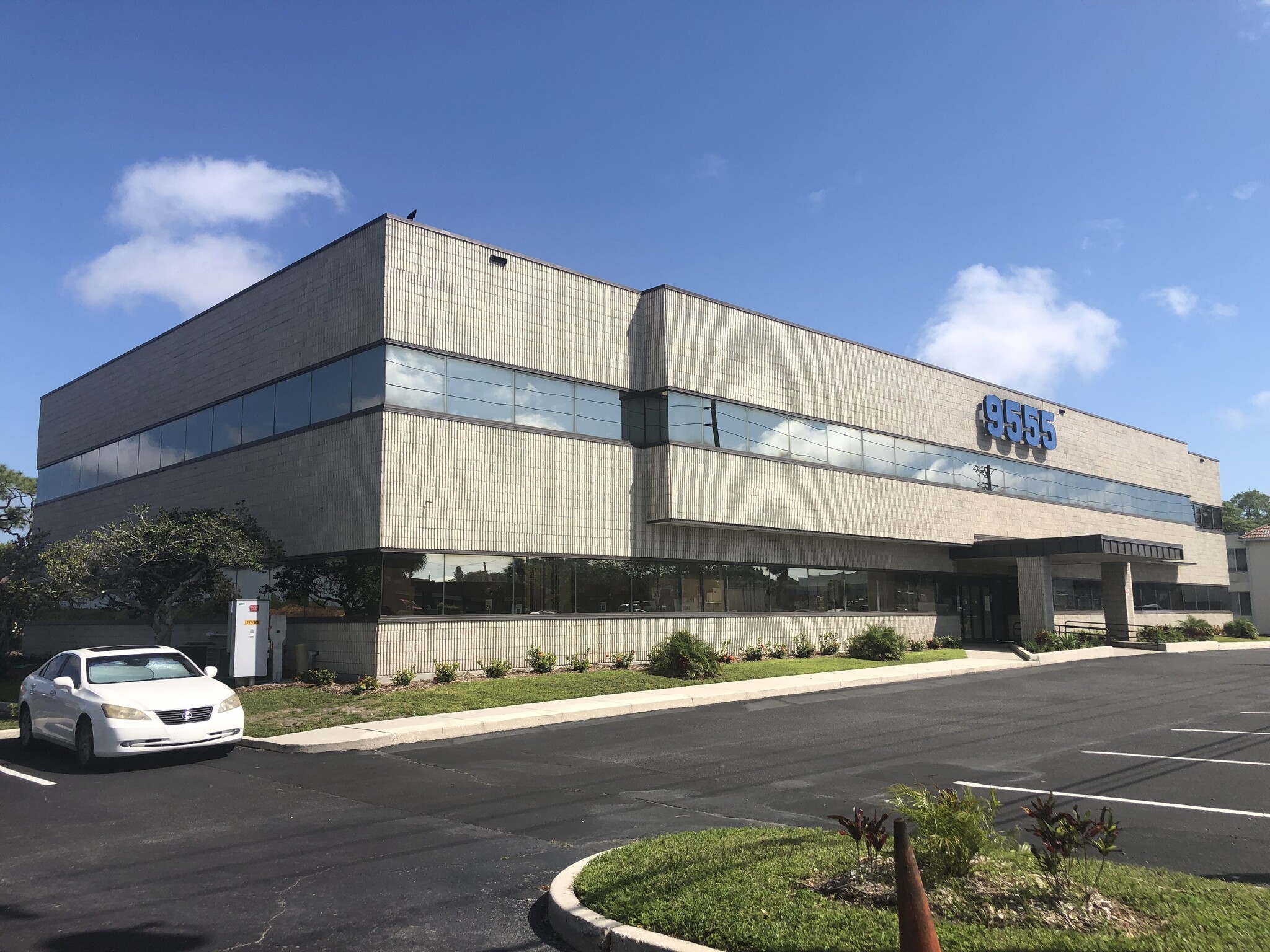 9555 Seminole Blvd, Seminole, FL for Rent