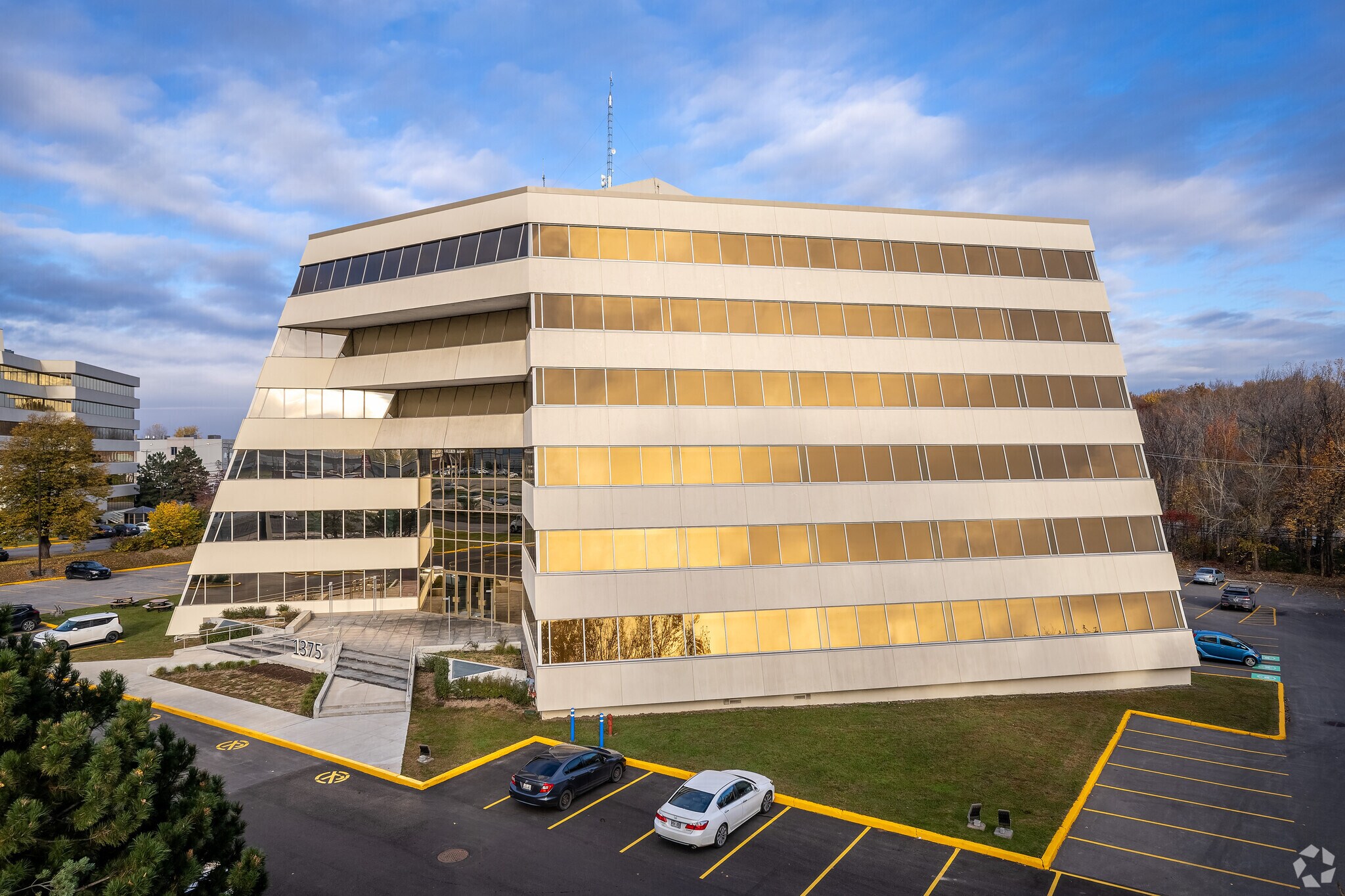 1375 Hwy Trans-Canada, Dorval, QC for Rent