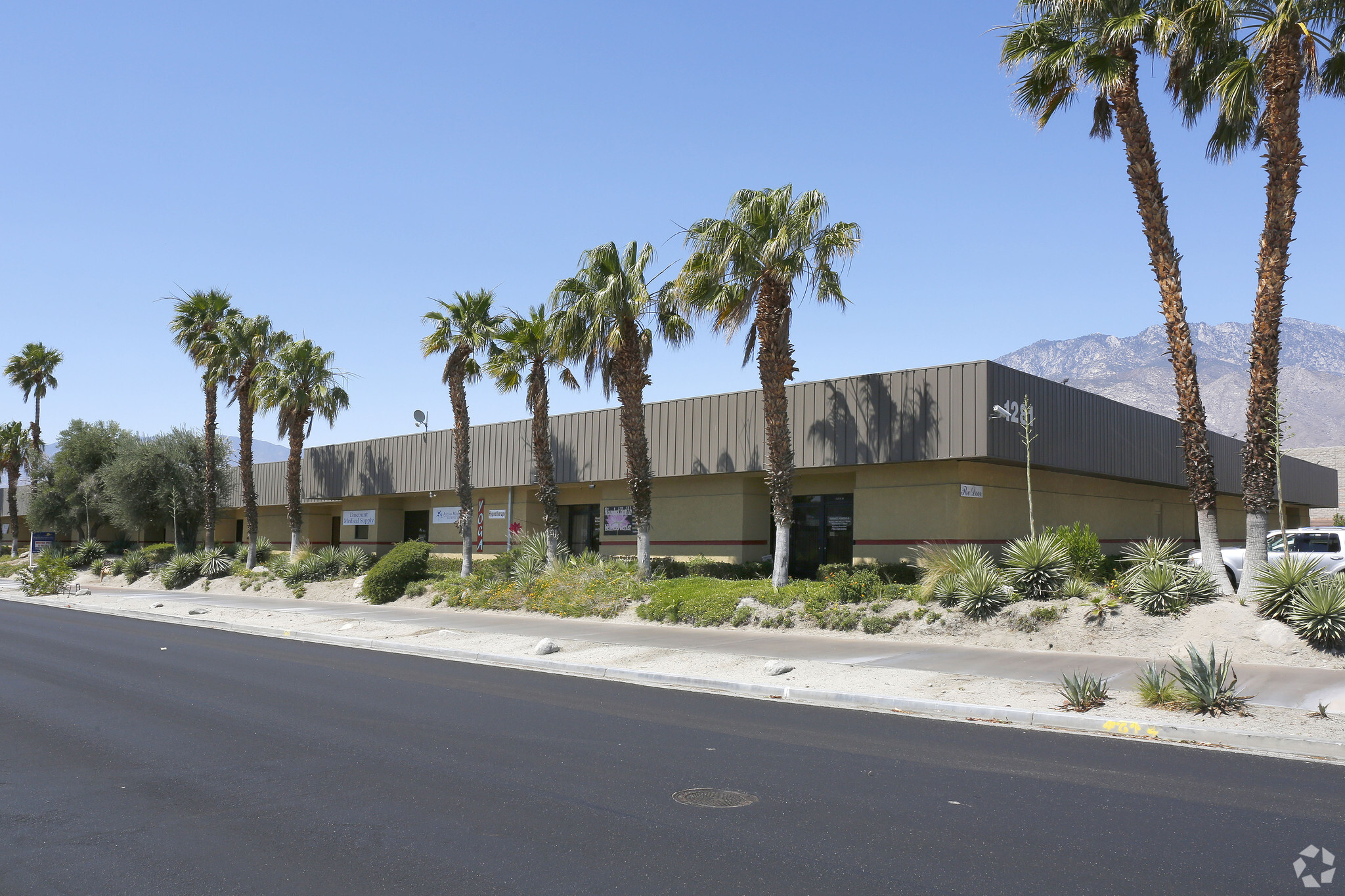 1281 N Gene Autry Trl, Palm Springs, CA for Rent