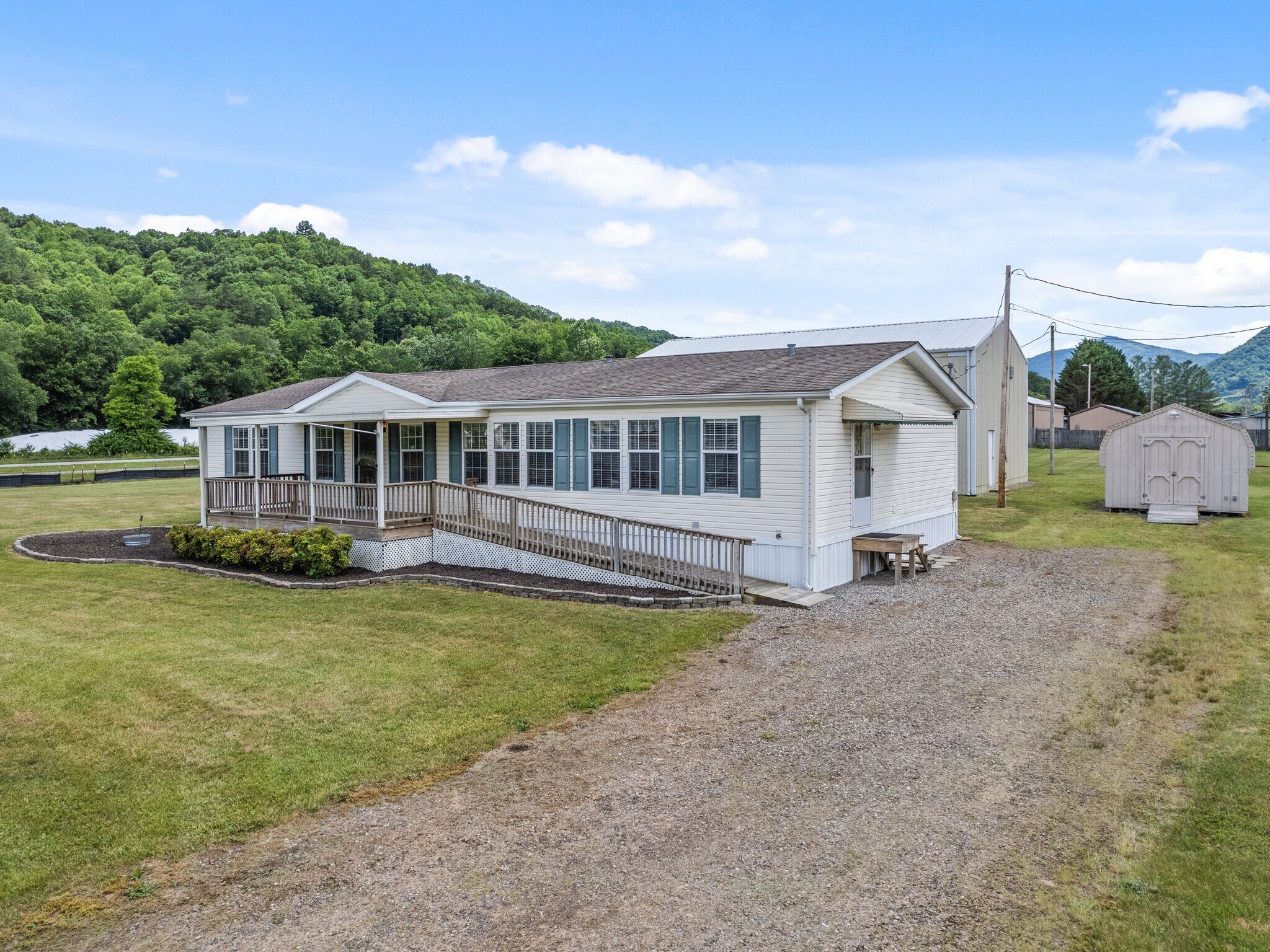 25 Lester Ln, Waynesville, NC for Sale