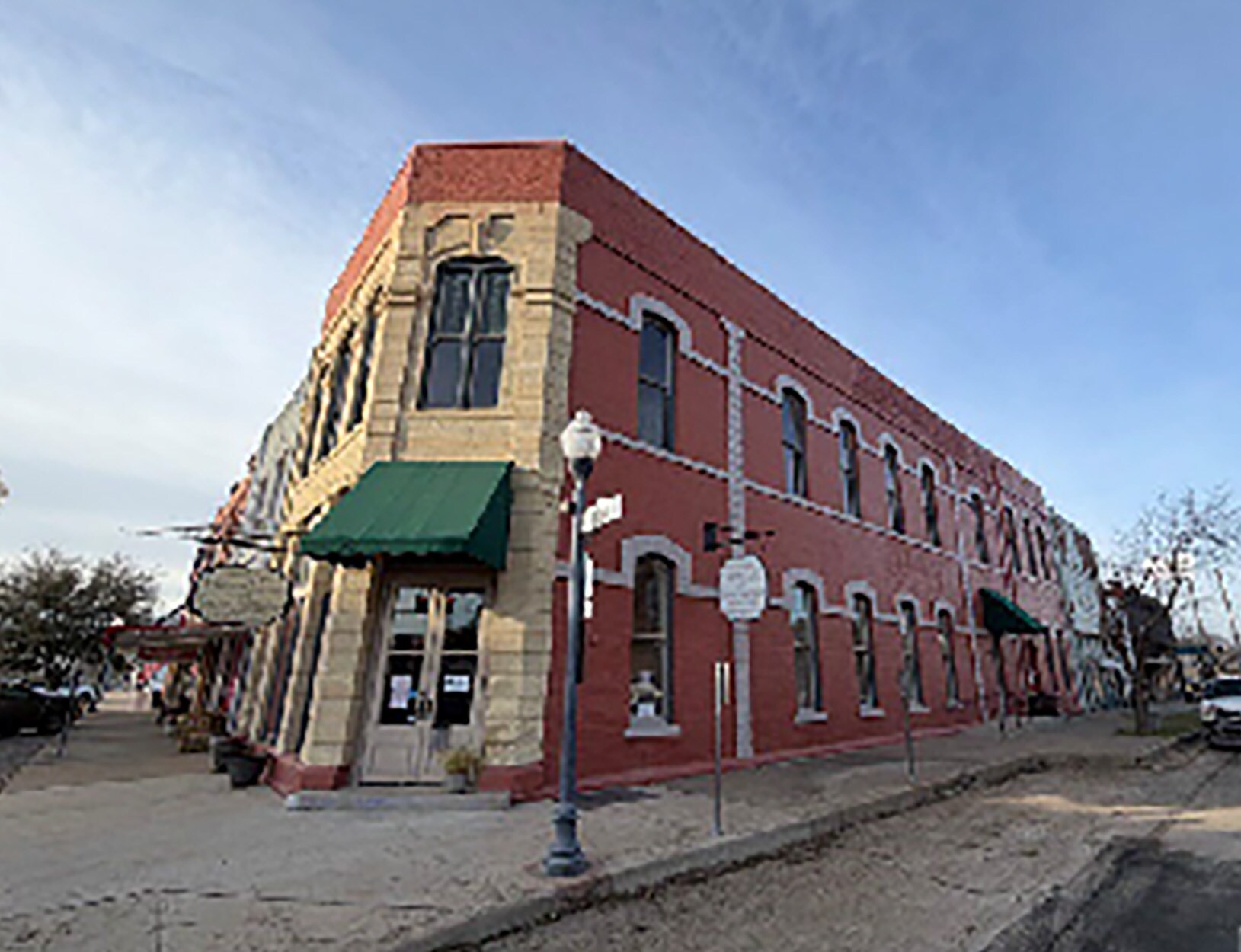 327 N Main St, Bonham, TX for Rent