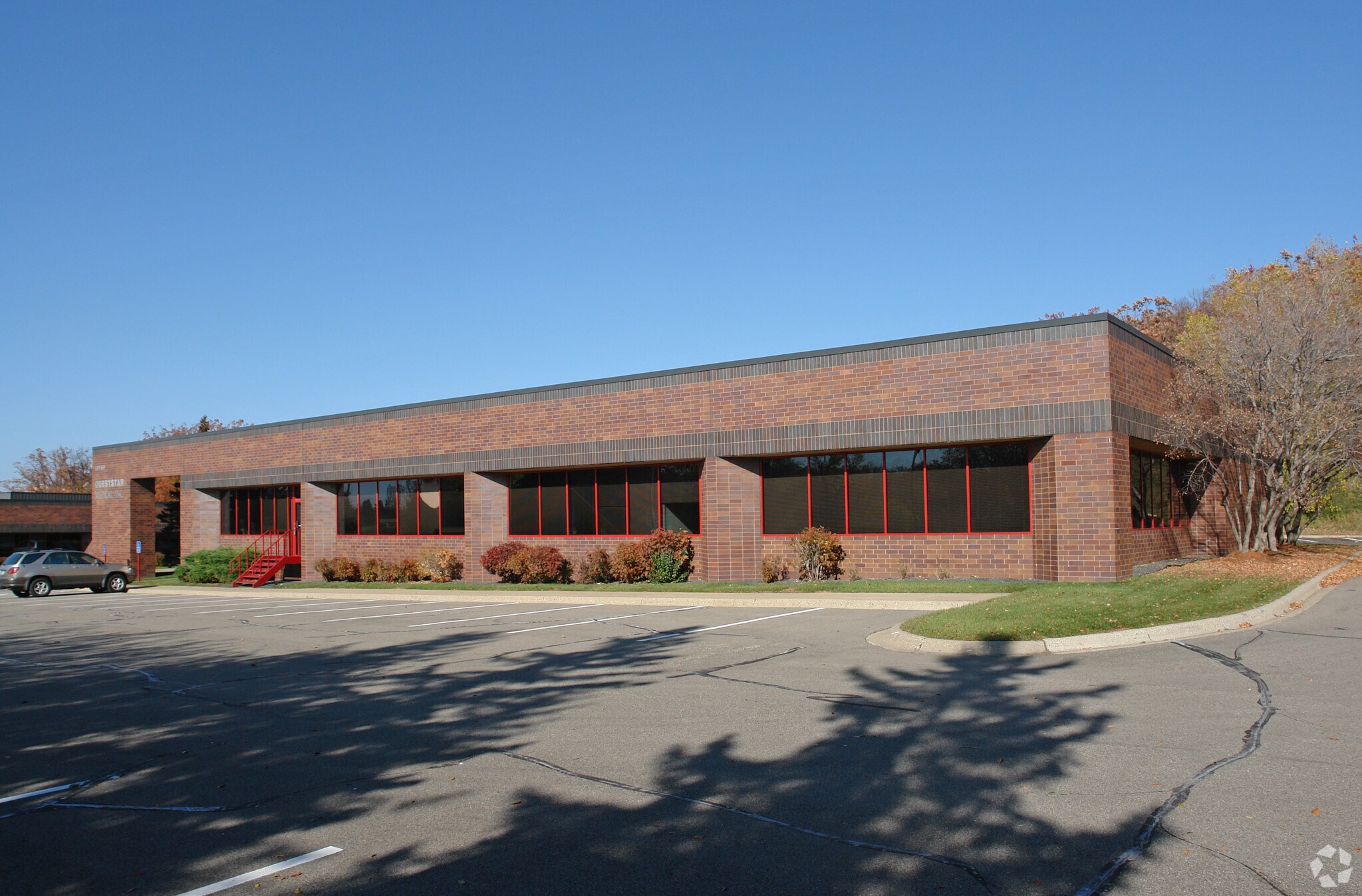 10180 Viking Dr, Eden Prairie, MN for Rent