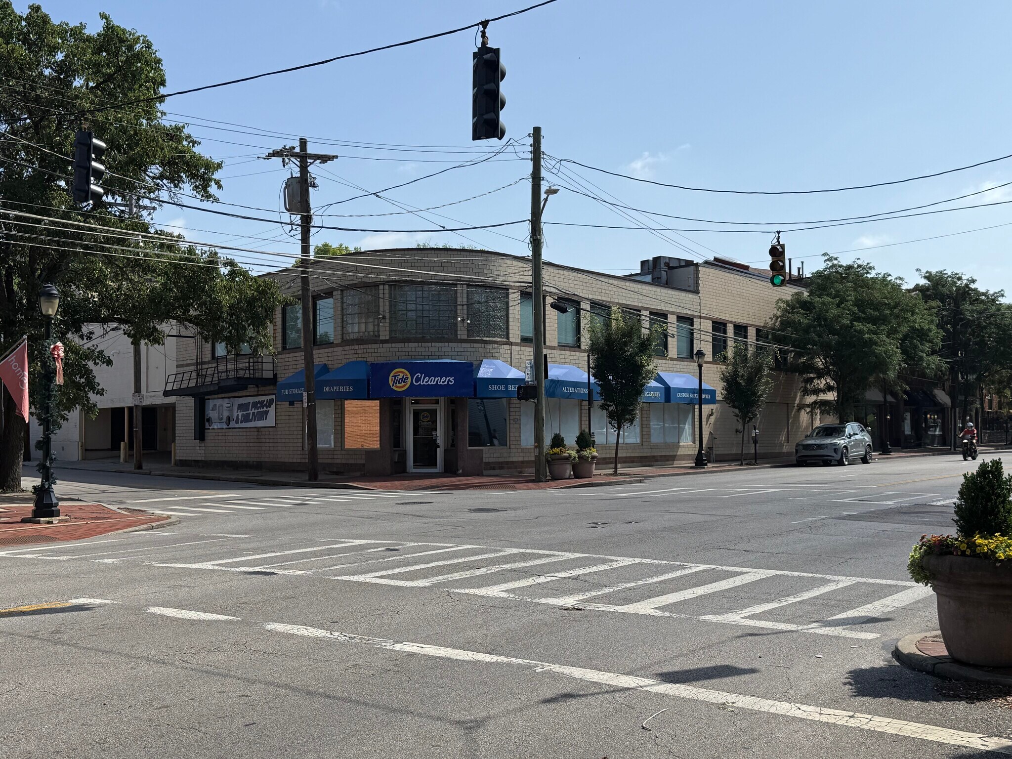 2016 Madison Rd, Cincinnati, OH for Rent
