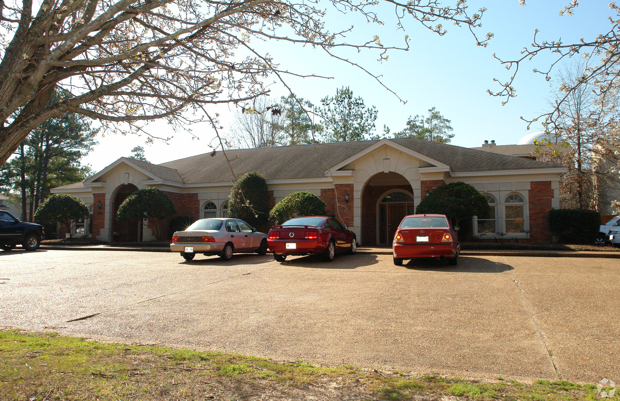 385 Edgewood Terrace Dr, Jackson, MS for Sale