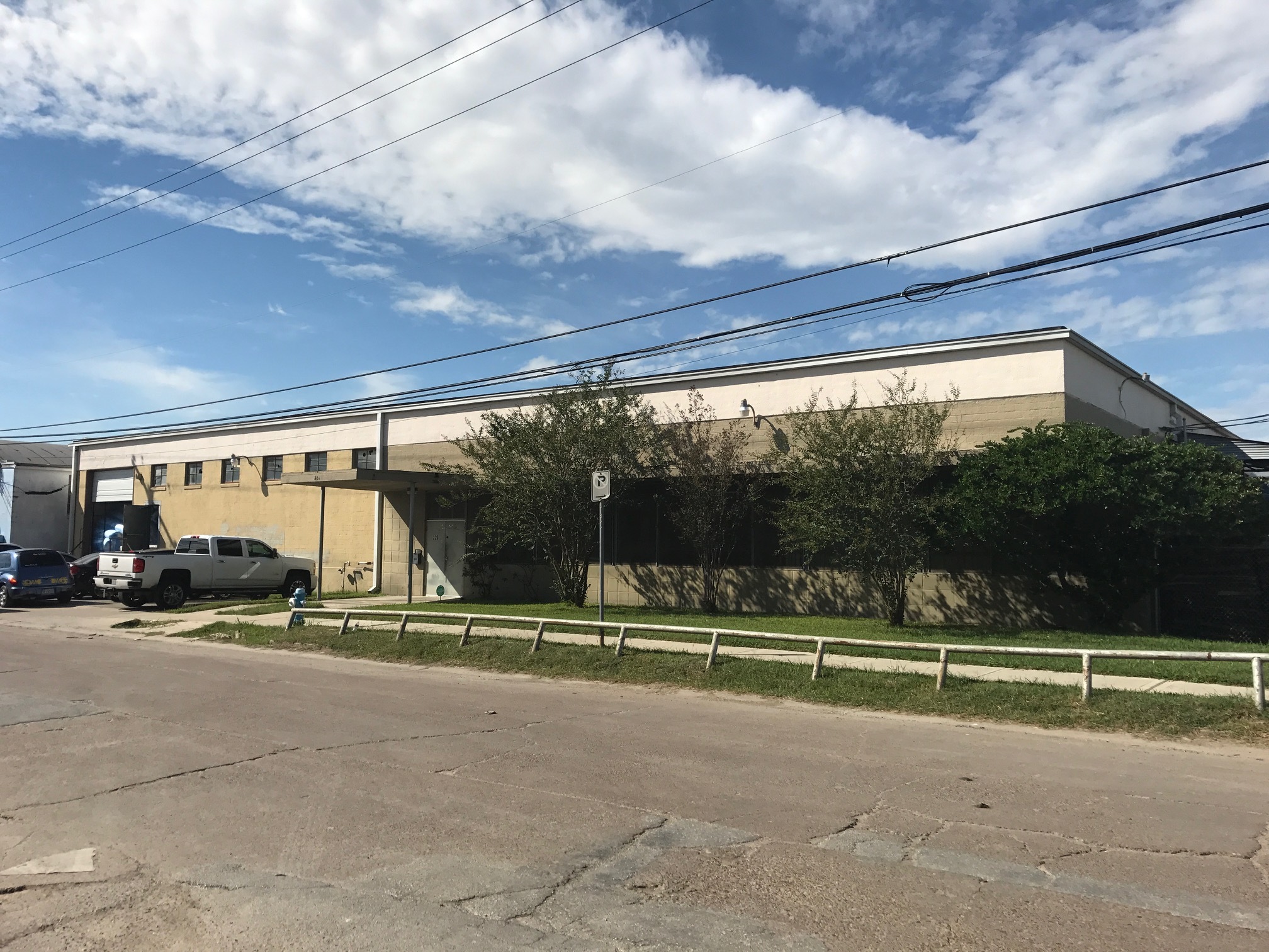 320 S 66th St, Houston, TX for Sale