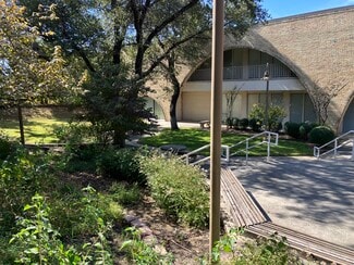 2670 & 2660 E Lamar Blvd