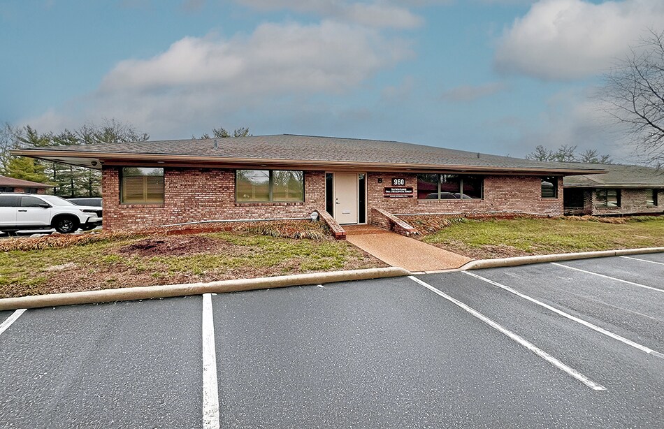 2900 Frank Scott Pky W, Belleville, IL for Sale