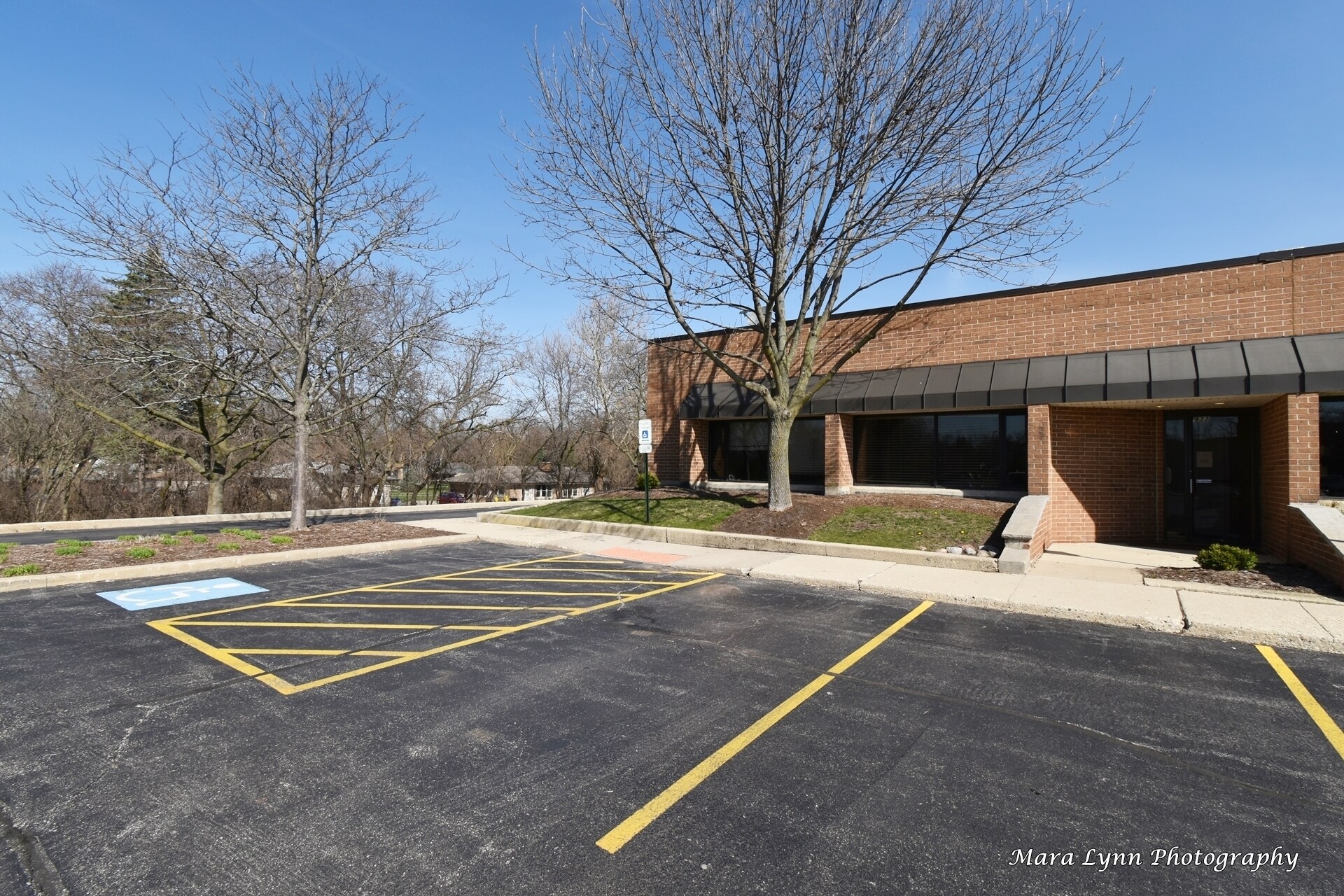 929933 W Liberty Dr Wheaton, IL 60187 Office Property for Lease on