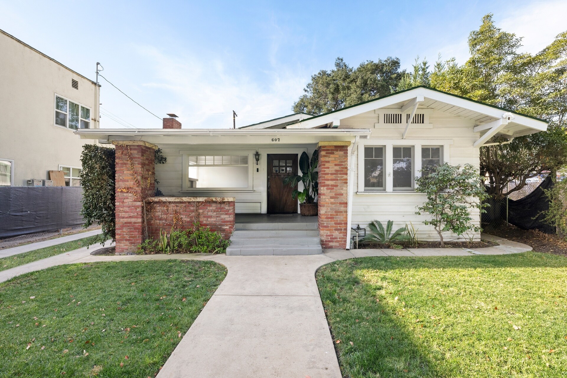 607 N Manhattan Pl, Los Angeles, CA for Sale