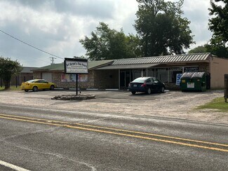 Cleveland, TX Storefront Retail/Residential - 225 S College Ave