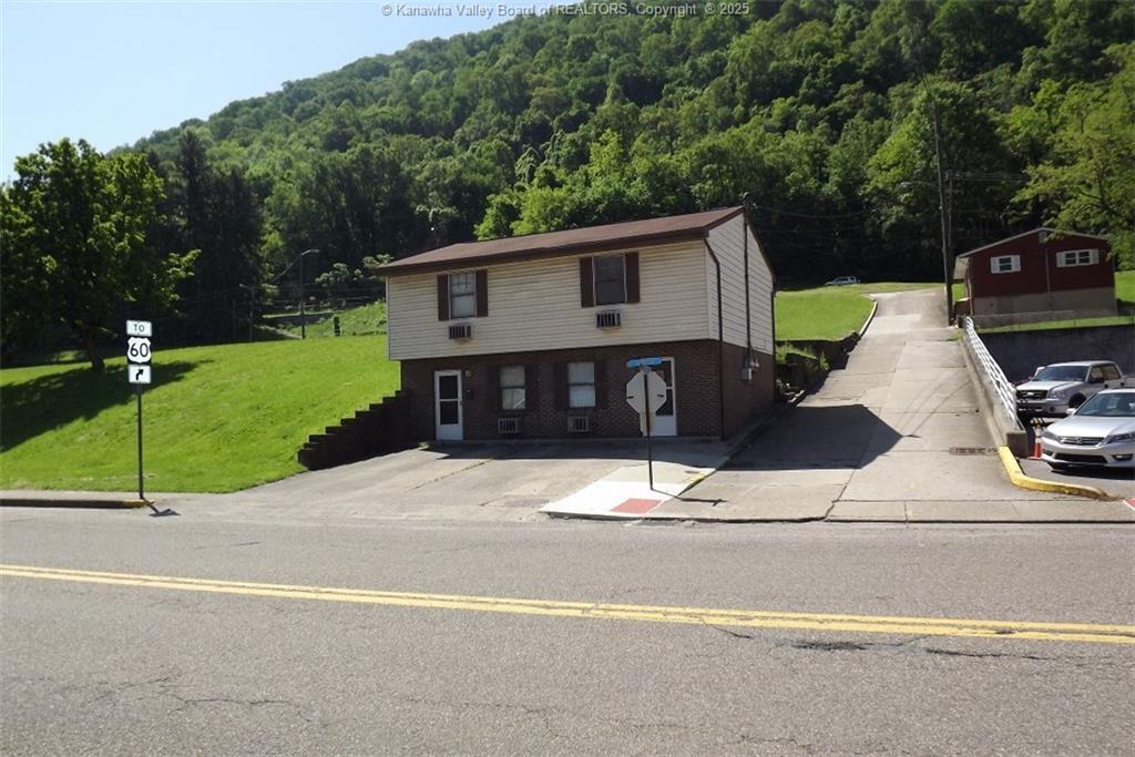 106 S Lee St, Montgomery, WV for Sale