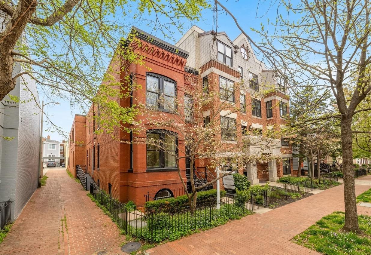 329 8th St NE, Washington, DC for Sale