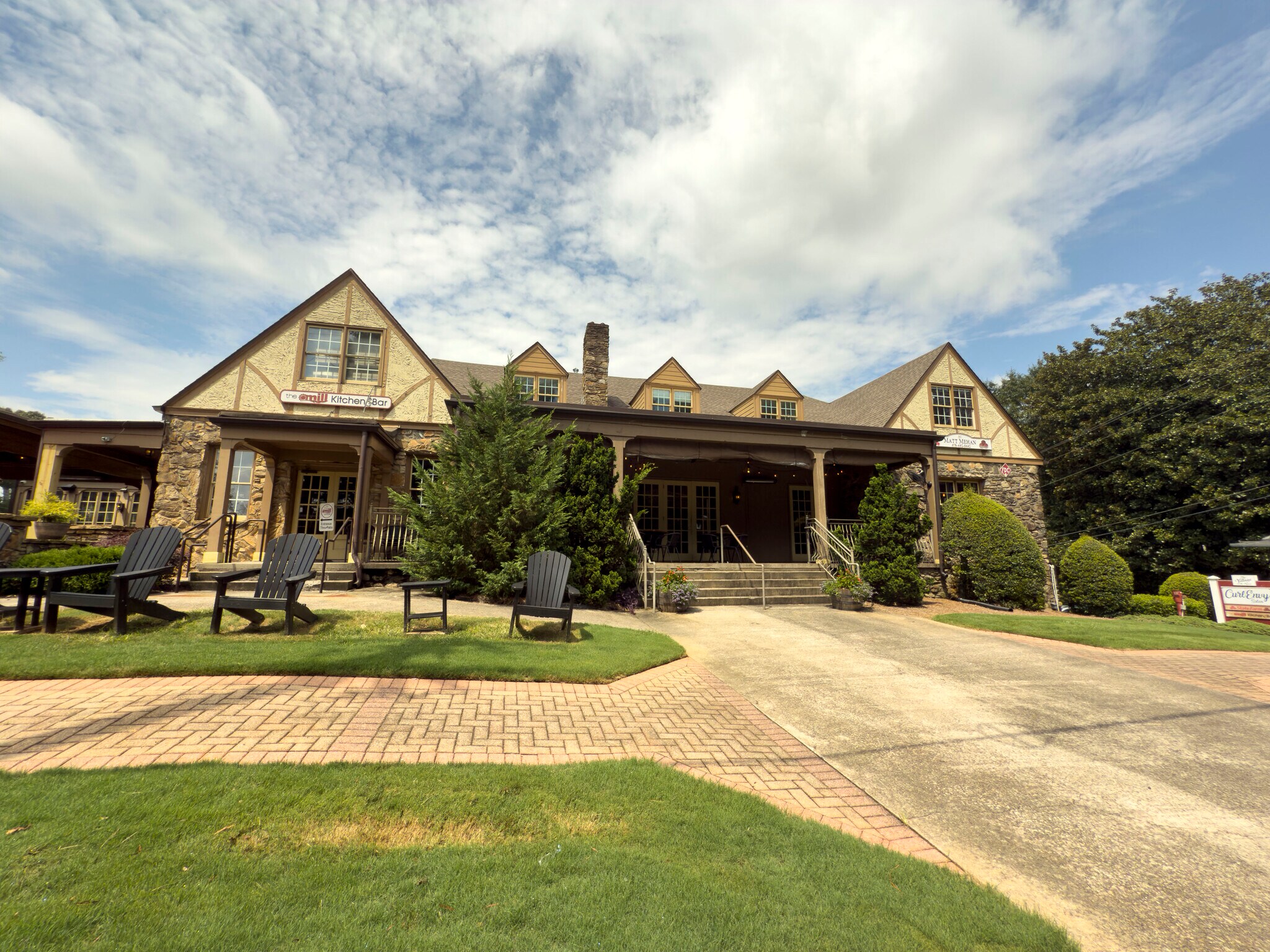 590 Mimosa Blvd, Roswell, GA for Rent