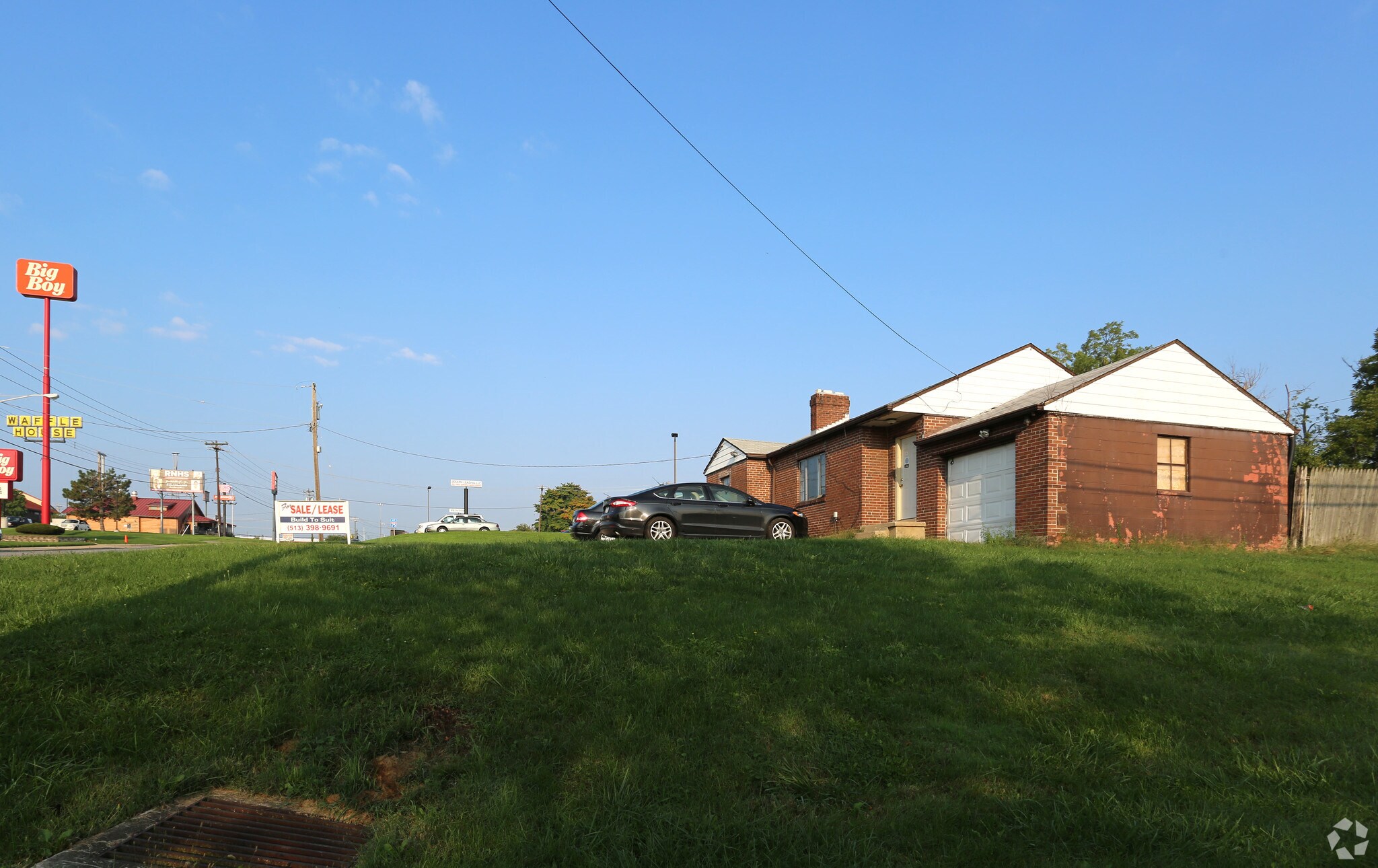 2430 E Sharon Rd, Cincinnati, OH for Sale