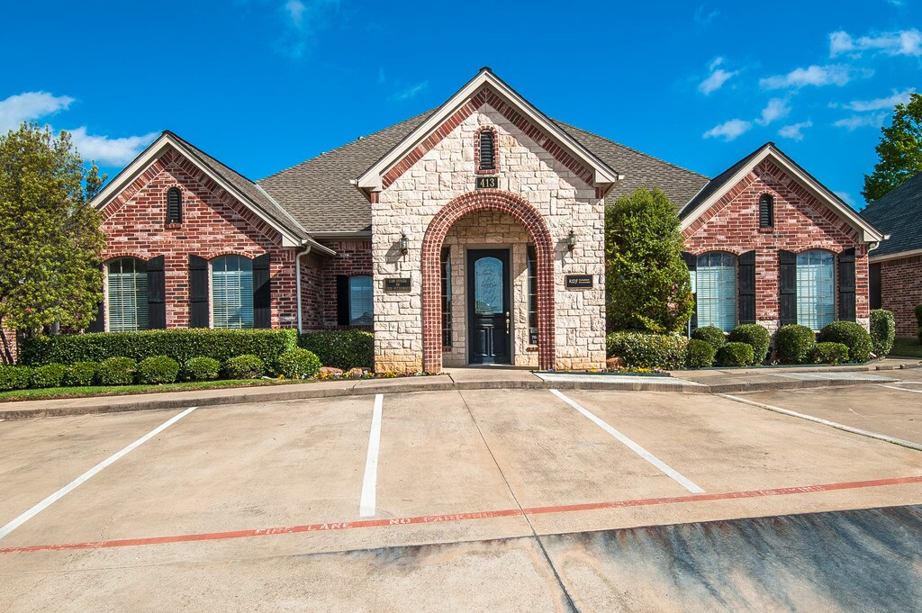 413 Harwood Rd Bedford, TX 76021 Office Property for Lease on