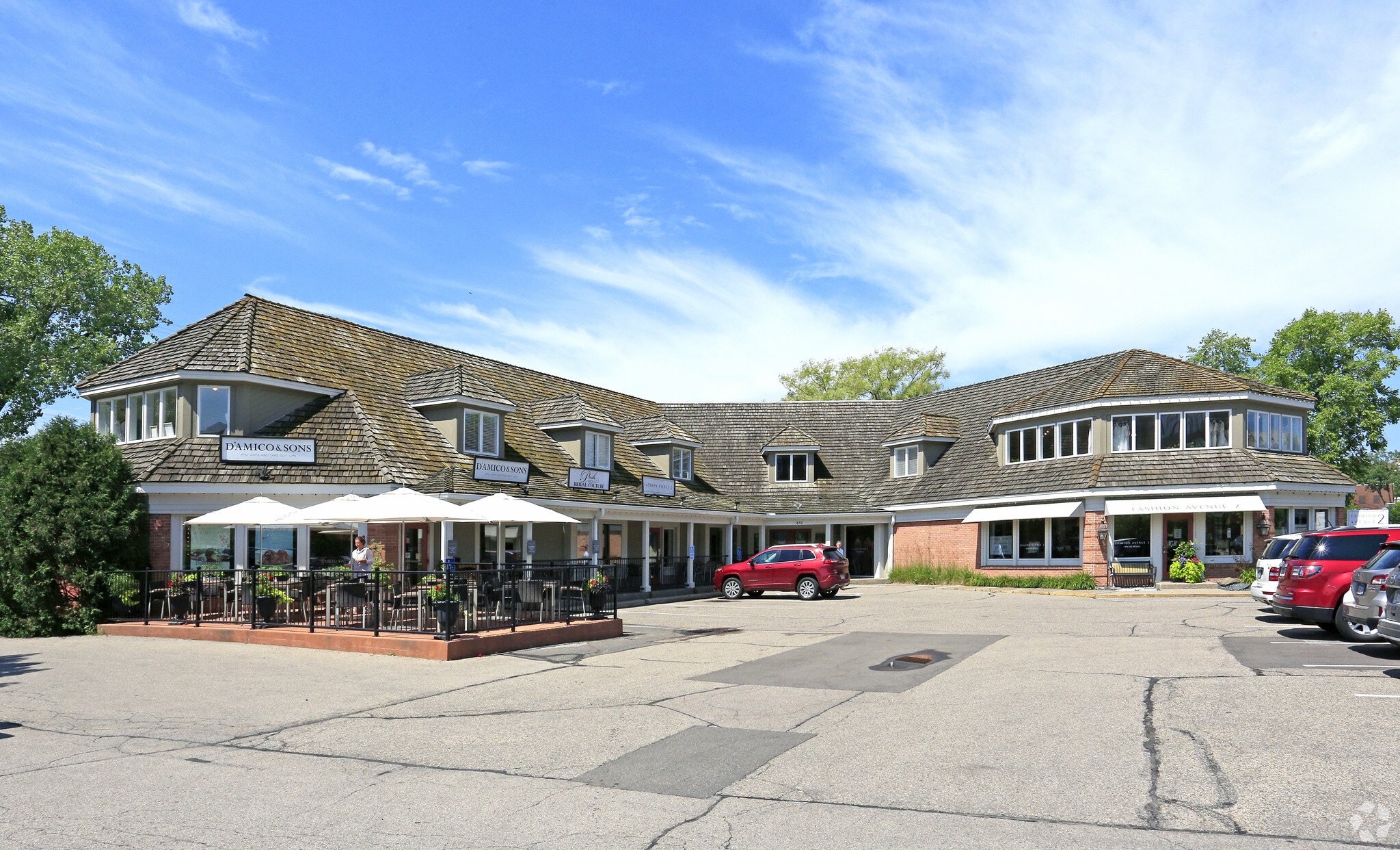 744-810 Lake St E, Wayzata, MN for Rent