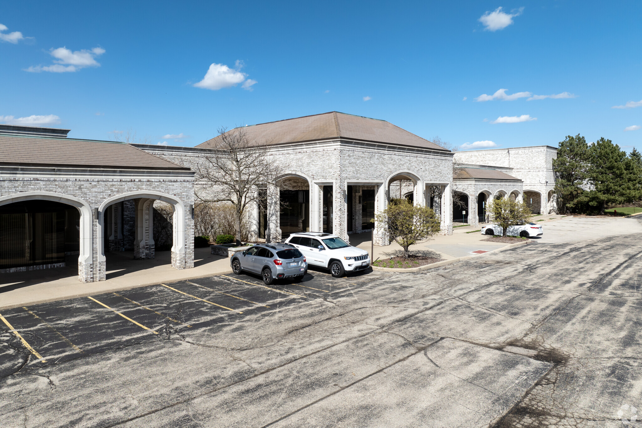 2500 W Golf Rd, Hoffman Estates, IL for Rent