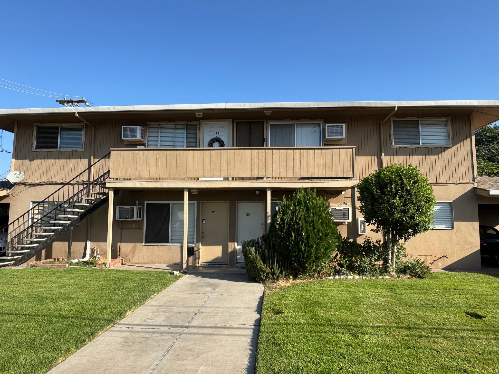 511 W Center St, Manteca, CA for Sale
