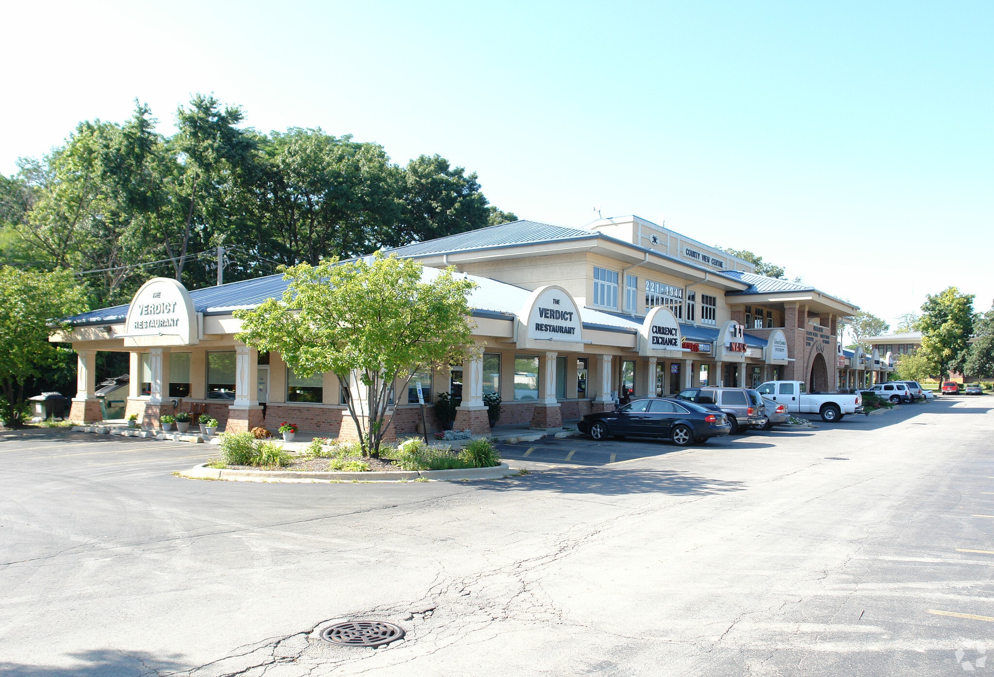 600 S County Farm Rd, Wheaton, IL for Sale