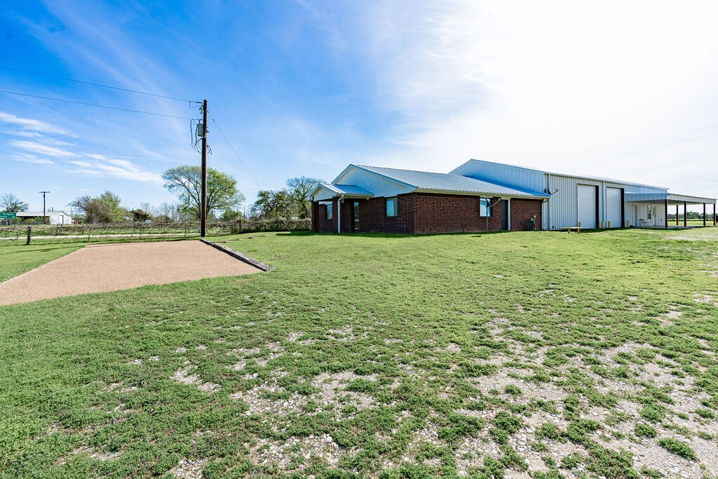 807 FM 489, Donie, TX for Sale