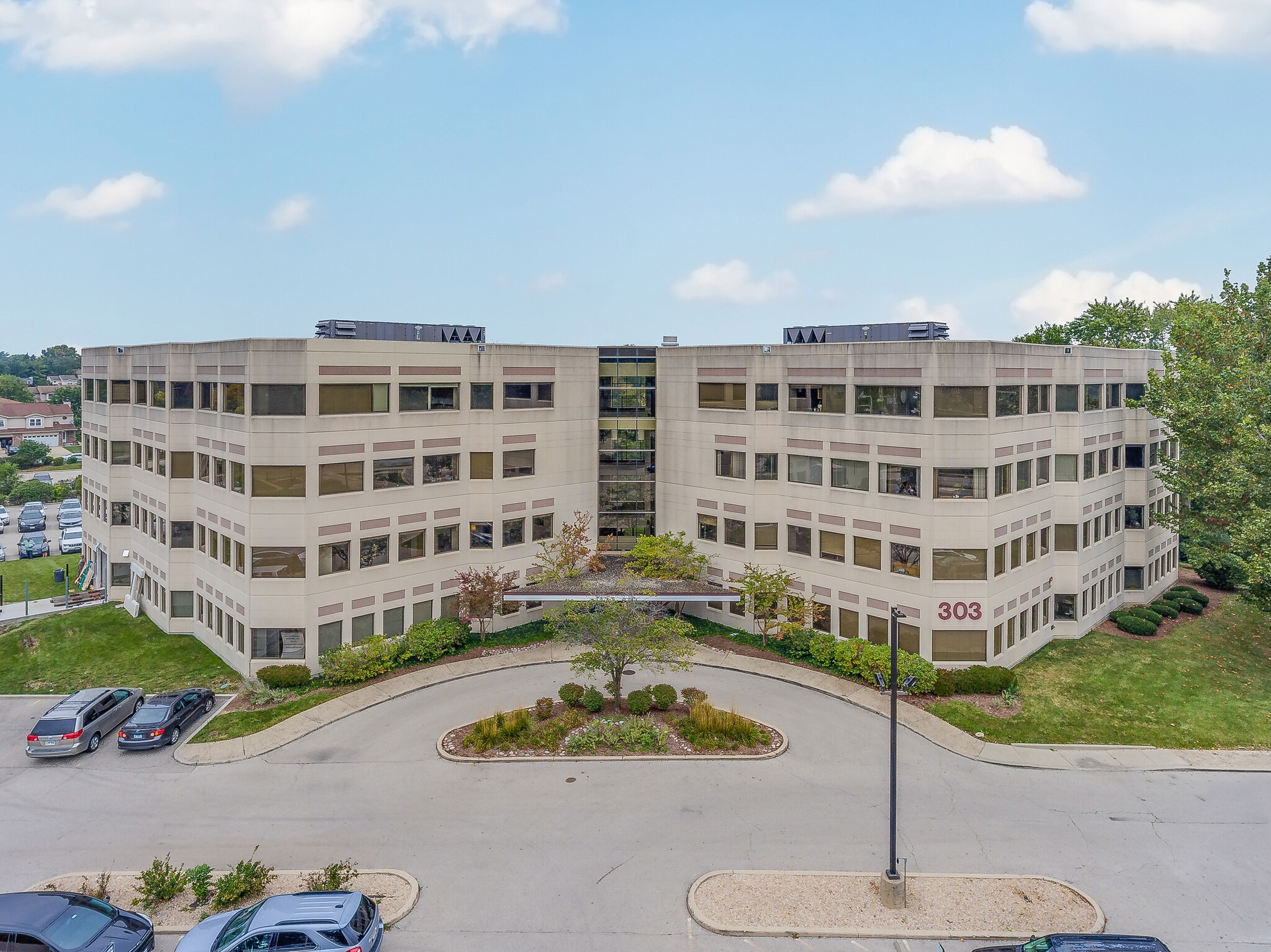 300 & 303 E Army Trail Road Bloomingdale, IL 60108 Office Property