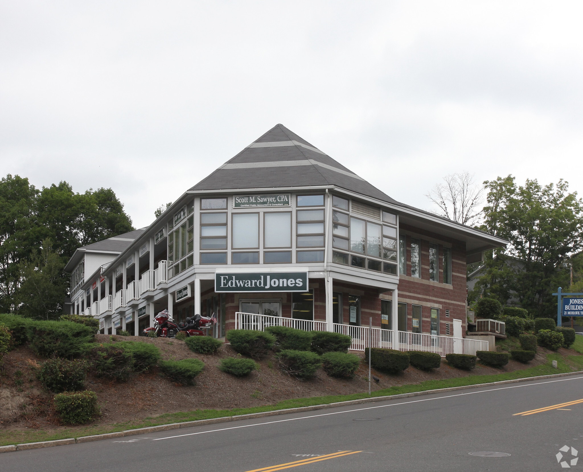 21 Mohawk Trl, Greenfield, MA for Rent