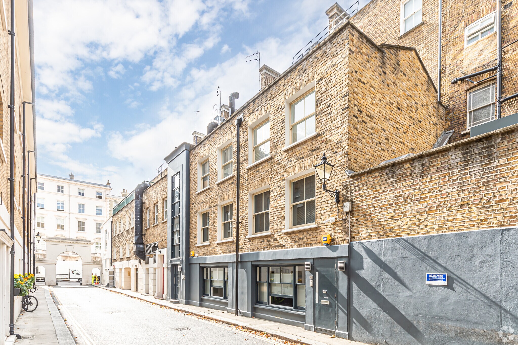 14 Stanhope Mews W, London, LND for Rent