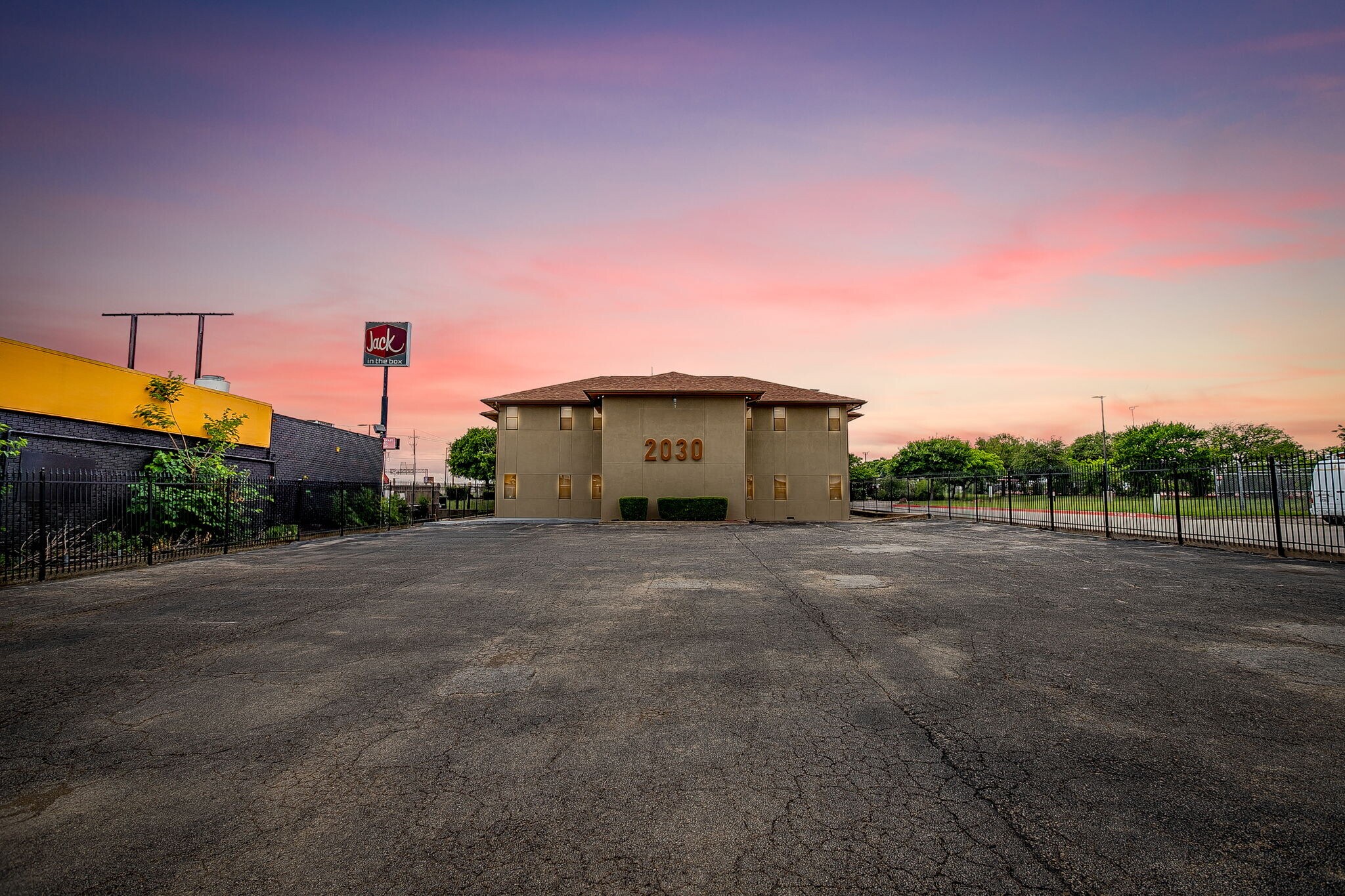 2030 S Las Vegas Trl, White Settlement, TX for Sale