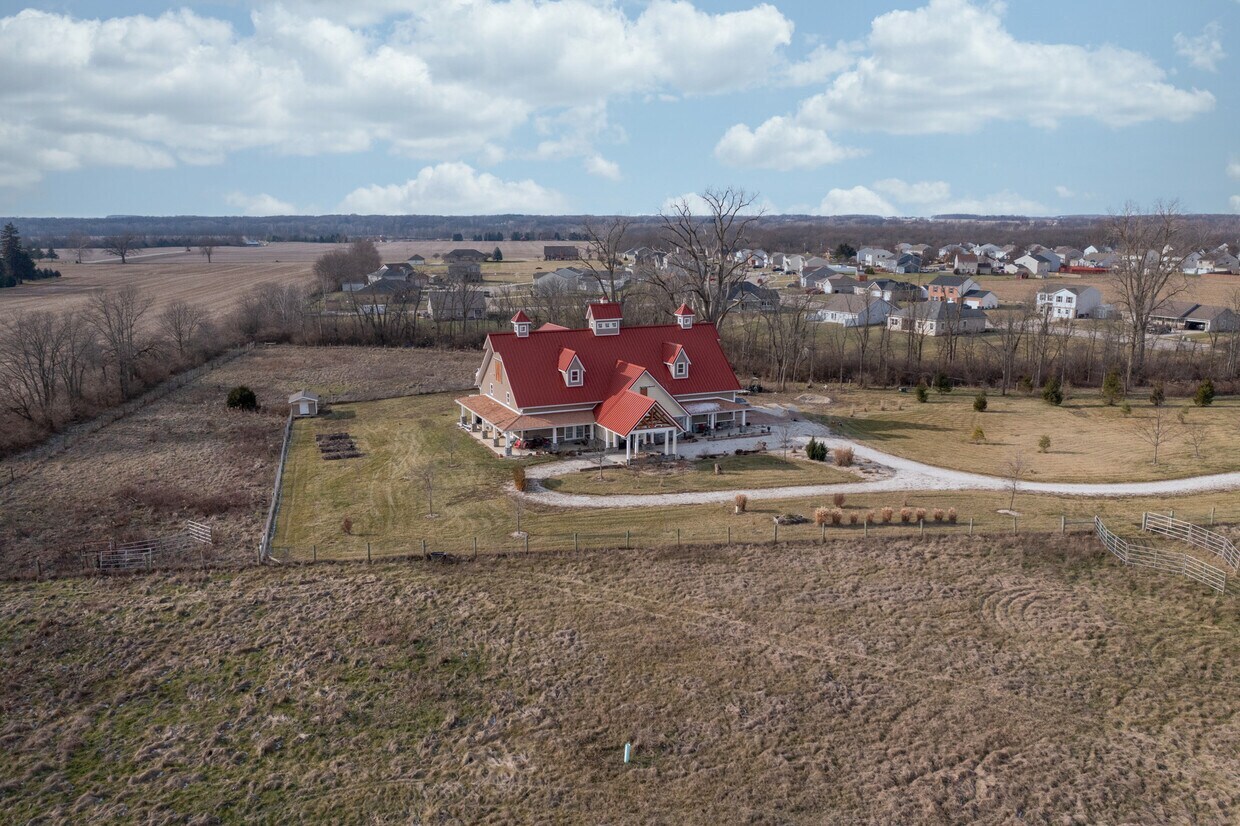 10222 Augusta Ln, Piqua, OH for Sale