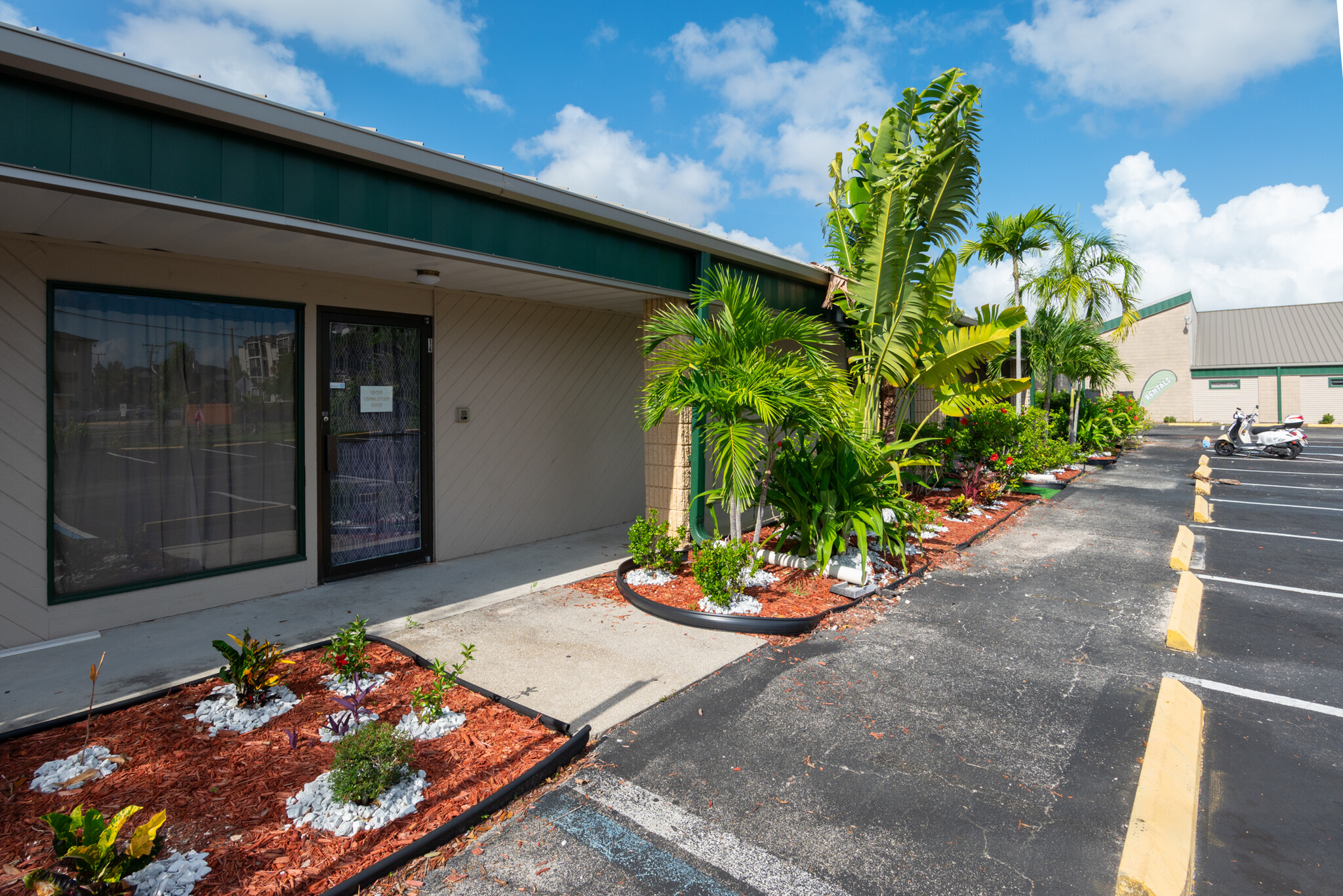 2150 Collier Ave, Fort Myers, FL for Sale