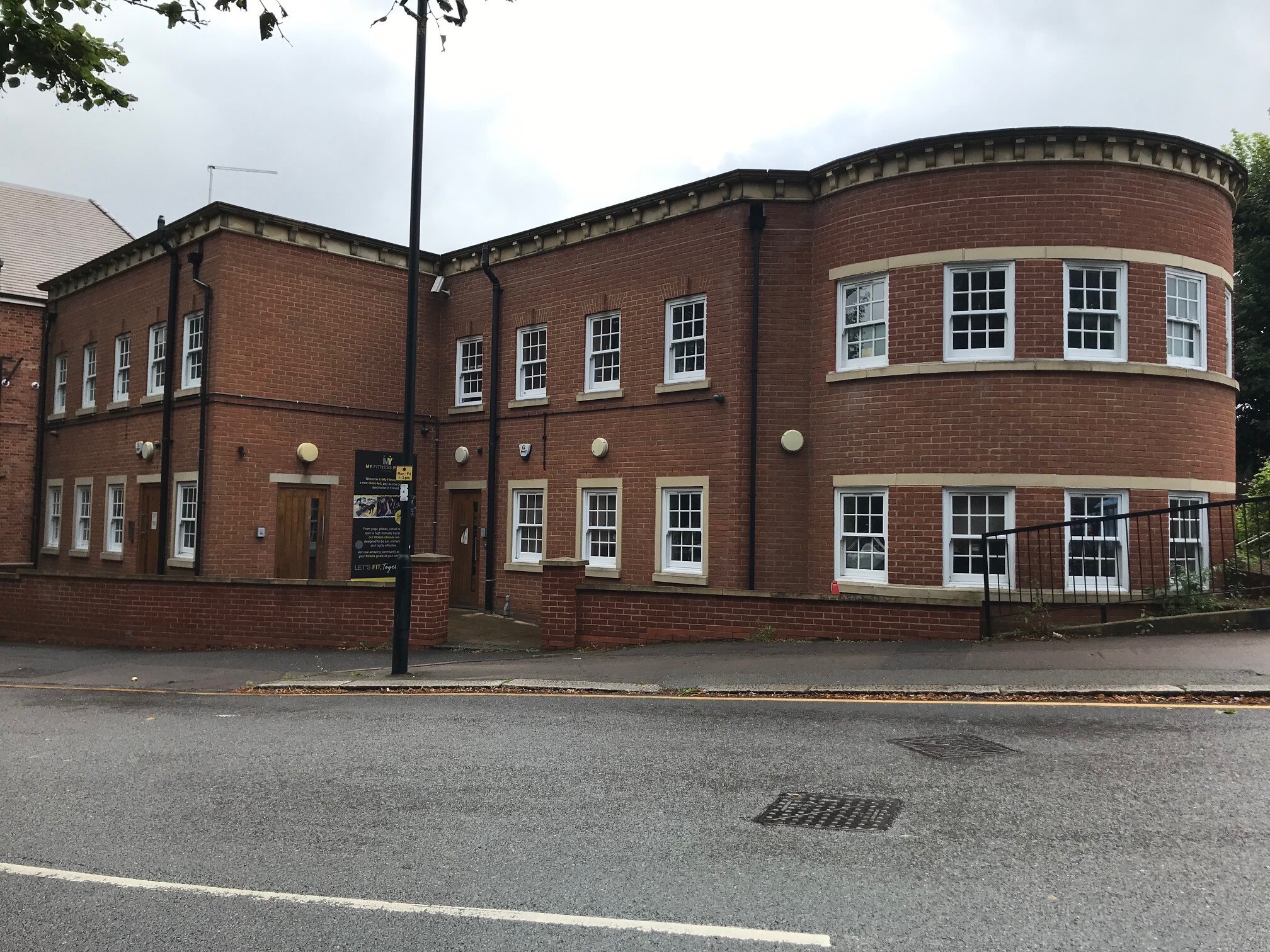 9-12 Oakwood Parade, Enfield, LND for Rent