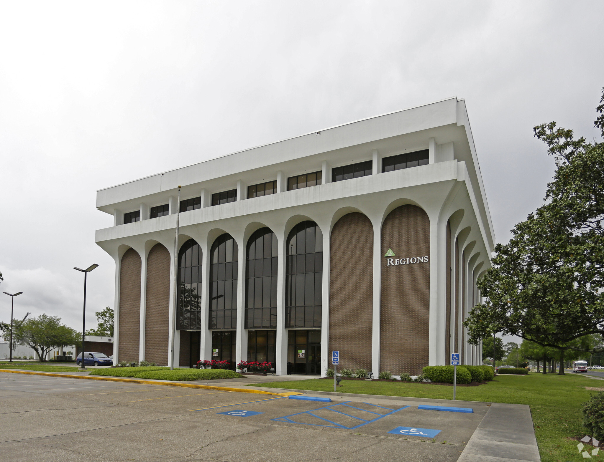 916 S Burnside Ave, Gonzales, LA for Rent