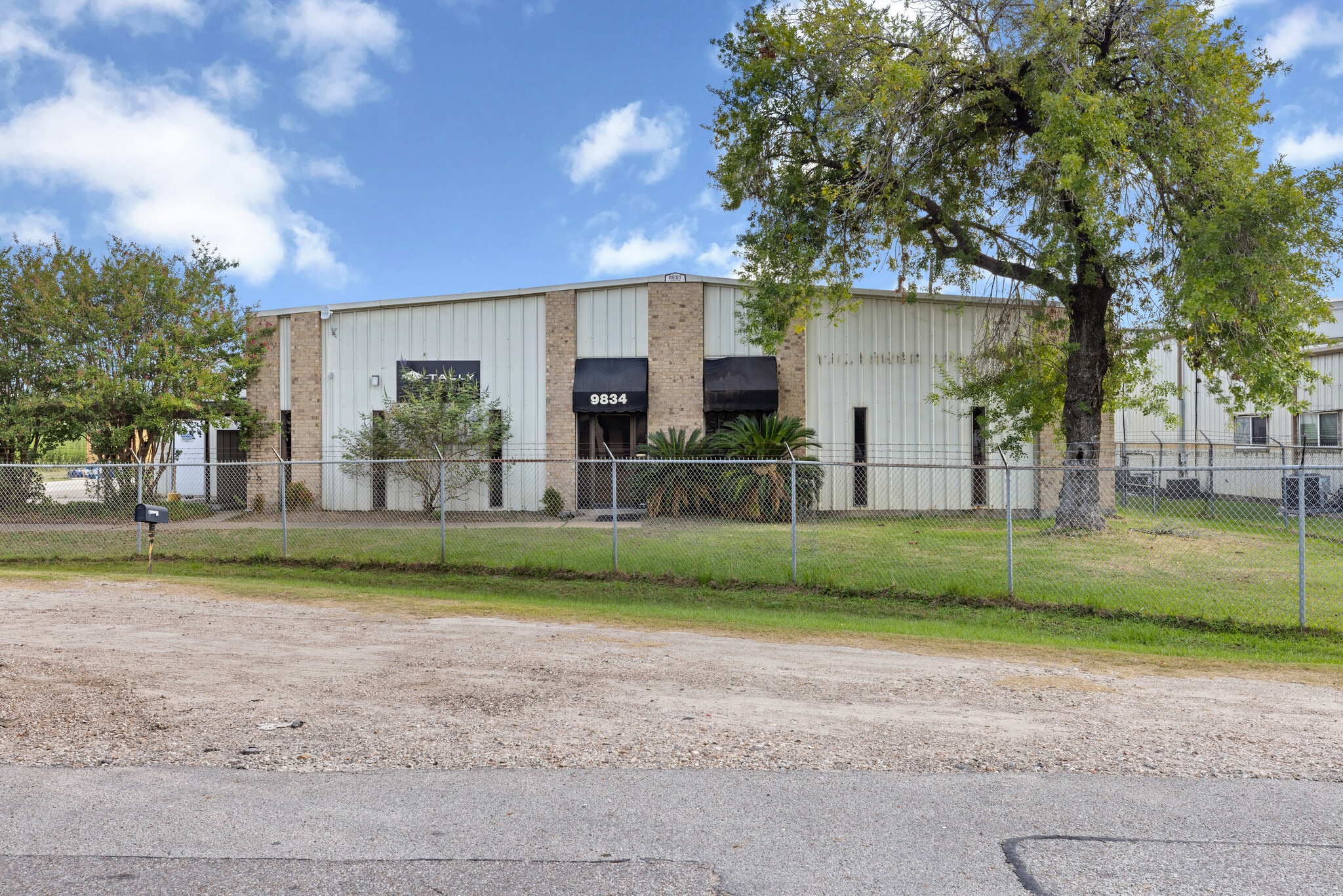 9834 Windmill Park Ln, Houston, TX for Sale