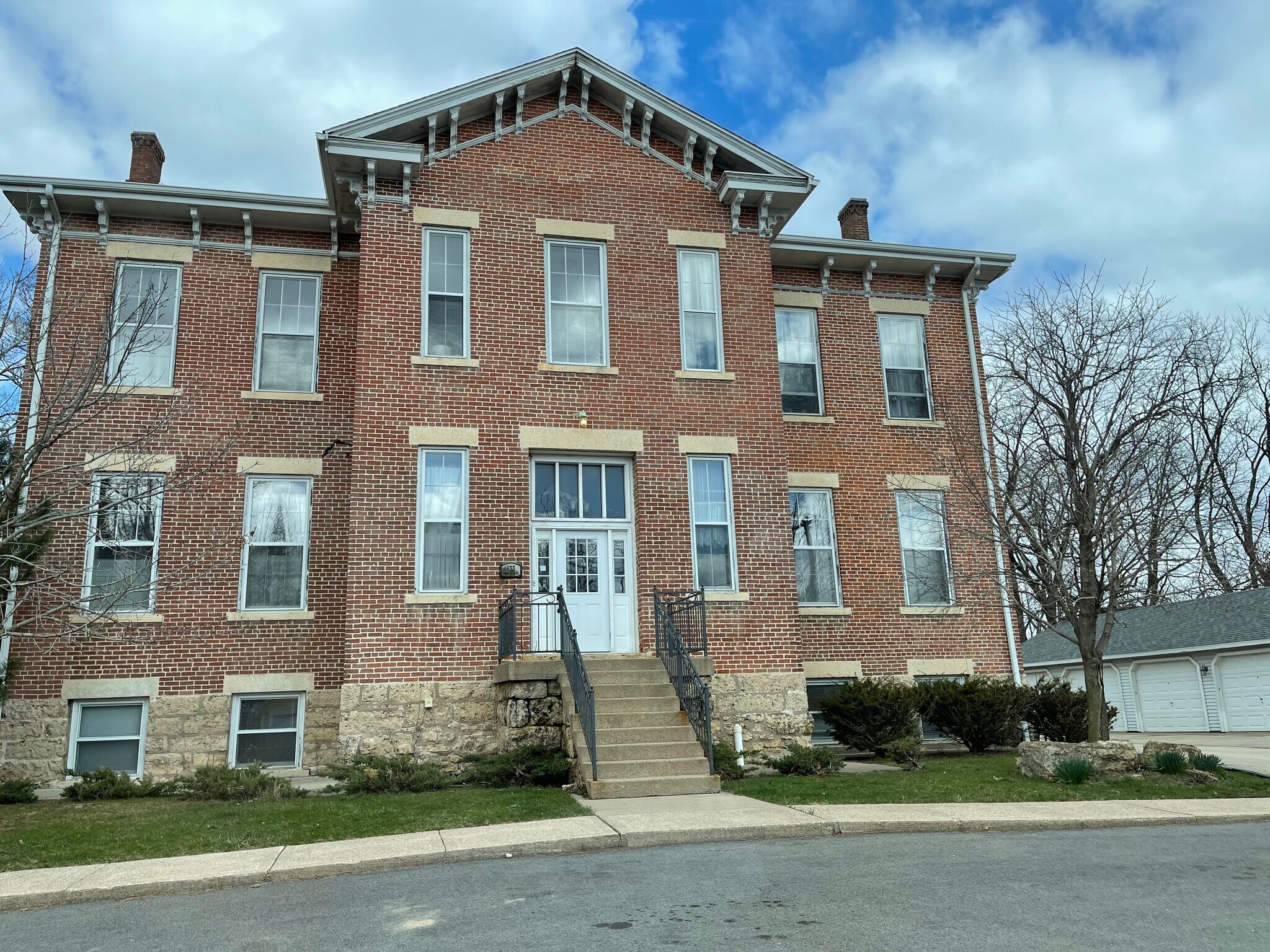 433 N High St Galena, IL 61036 MultiFamily Property for Lease on