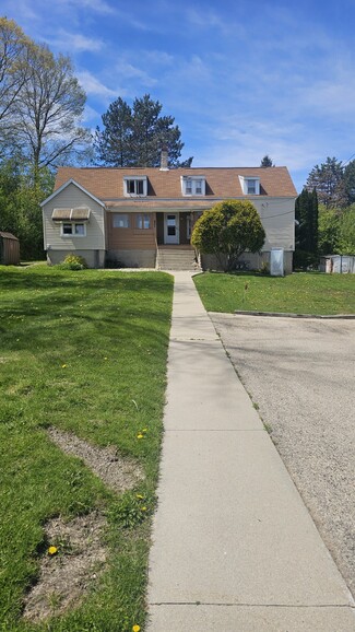 West Bend, WI Office - 831 N Silverbrook Dr