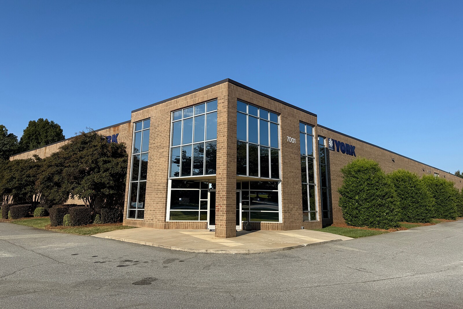 7001 Cessna Dr, Greensboro, NC for Rent