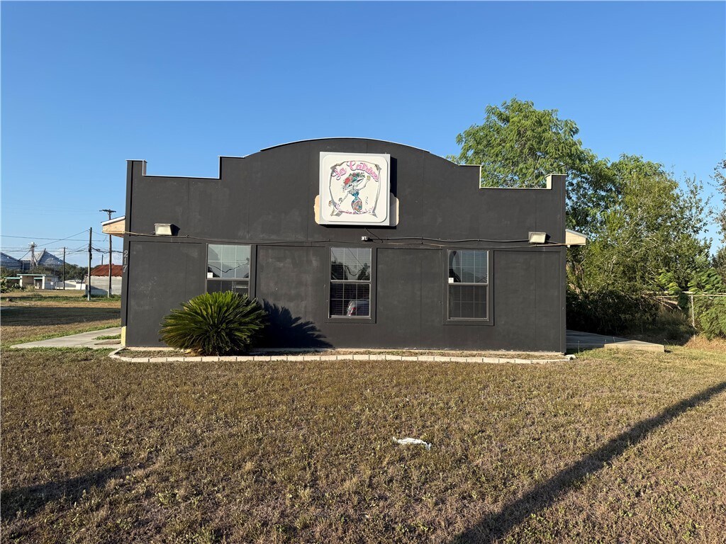 217 E Main St, Bishop, TX for Sale
