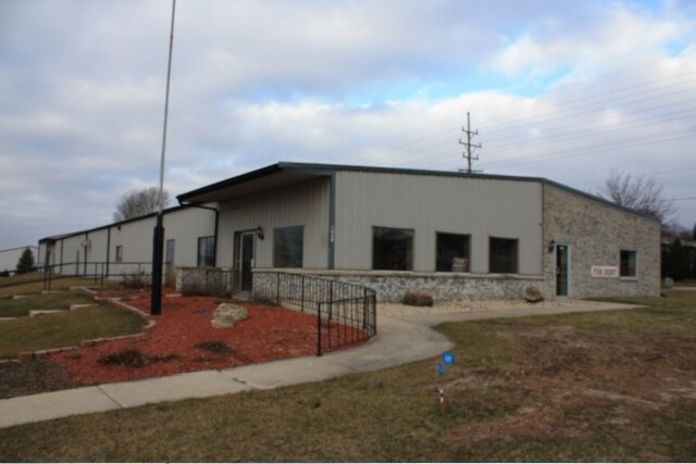 1020 Schoenhaar Dr, West Bend, WI for Rent