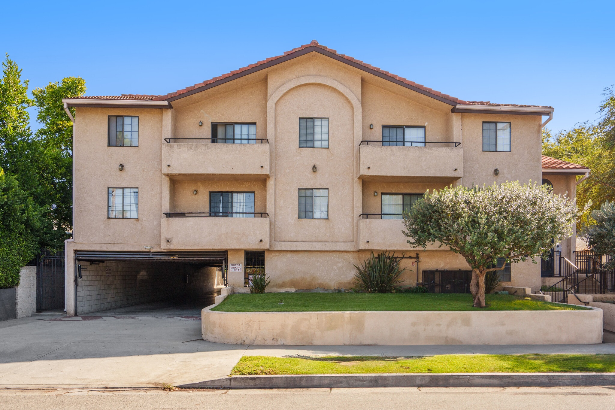 6924 Woodman Ave, Van Nuys, CA for Sale