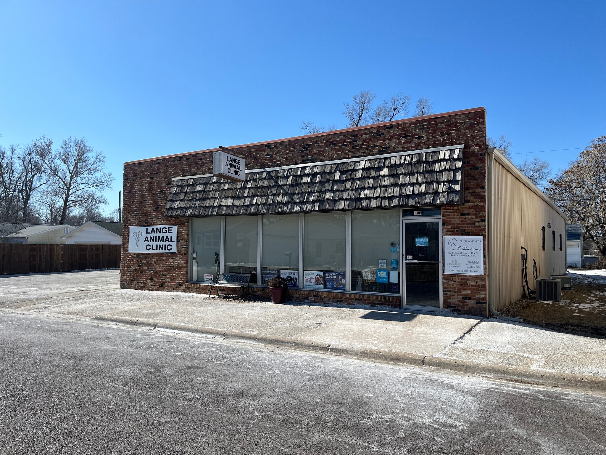 1305 Black St, Pekin, IL for Sale
