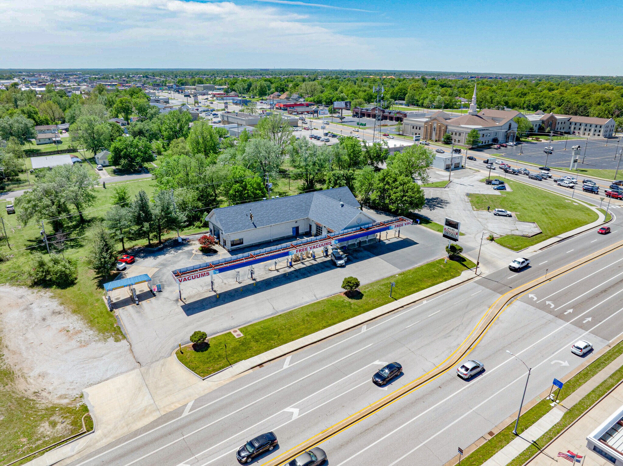 3040 E 7th St, Joplin, MO for Sale