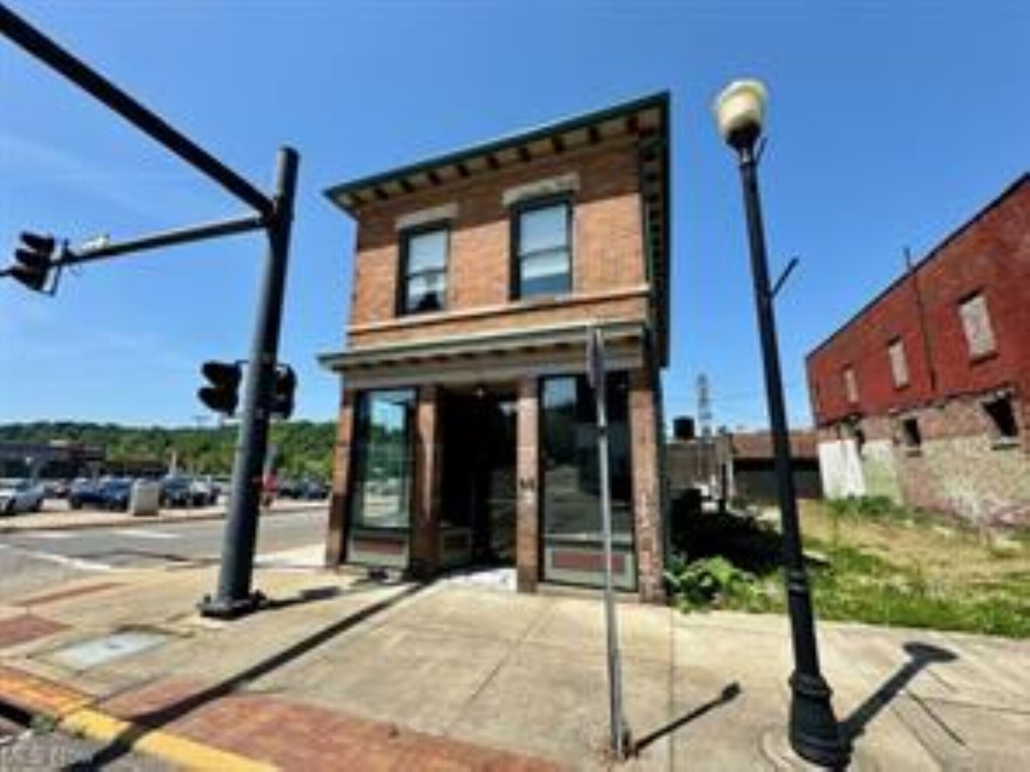 65 S 6th St Zanesville, OH 43701 Retail Property for Lease on